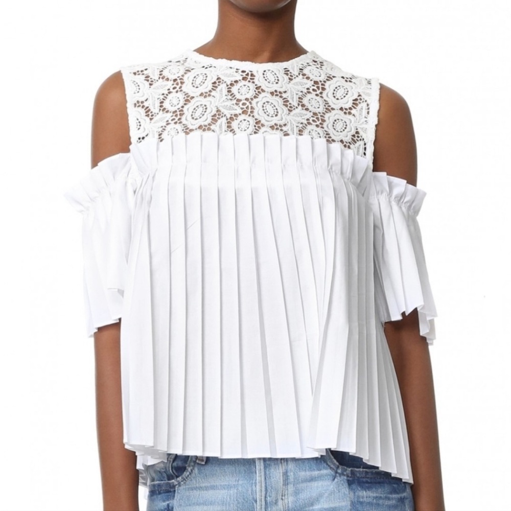 Style Mafia Willa White Poplin Floral Crochet Eyelet Pleated Cold Shoulder Top M